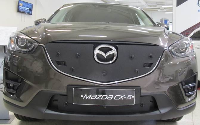 Maskisuoja Mazda Cx-5 2015-2017 (parkkitutkilla)